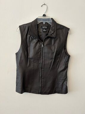 Mont Clan Women's Black Leather Zip-Front Vest